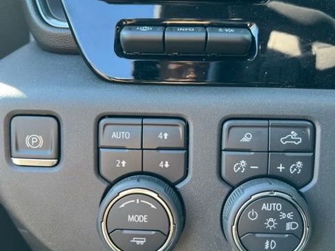 Used 2024 Chevrolet Silverado 1500 ZR2 w/ Technology Package image 35