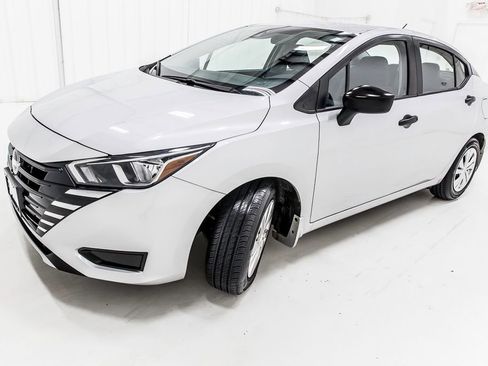 Used 2023 Nissan Versa S w/ Trunk Package image 2