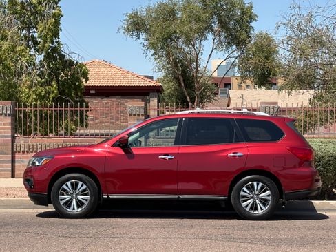 Used 2017 Nissan Pathfinder SL FWD image 3