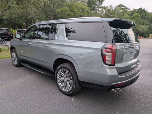Used 2023 Chevrolet Suburban Premier AWD/4WD image 5