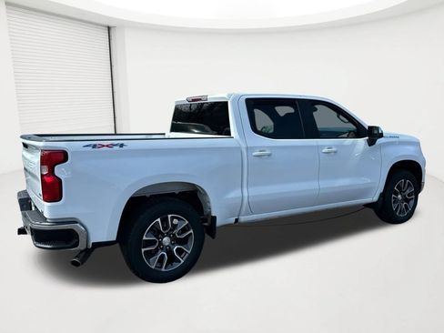 Used 2022 Chevrolet Silverado 1500 LT AWD/4WD image 5