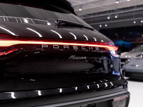Certified 2026 Porsche Macan AWD/4WD image 31