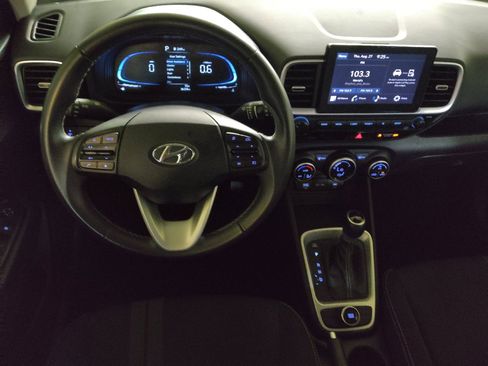 Used 2025 Hyundai Venue SEL FWD image 22