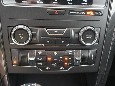 Used 2019 Ford Explorer XLT w/ Equipment Group 201A FWD image 29