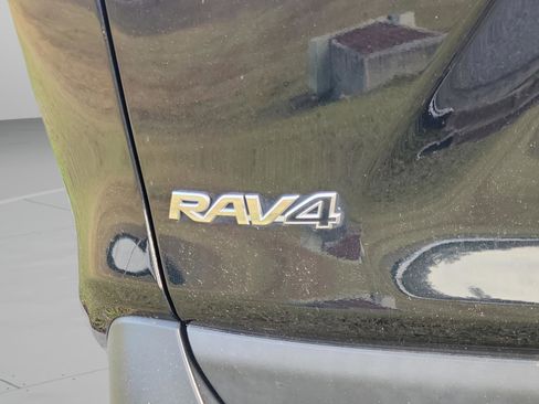 Used 2019 Toyota RAV4 XLE image 10