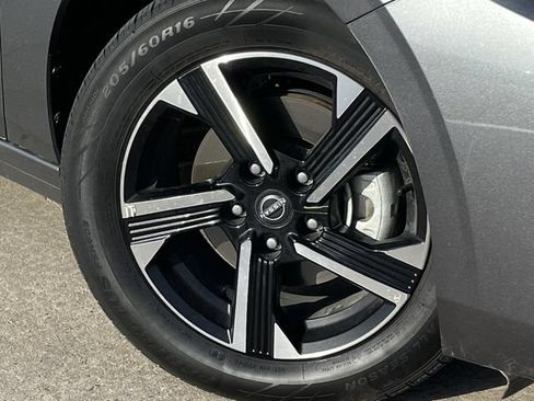 Used 2025 Nissan Sentra SV FWD image 8