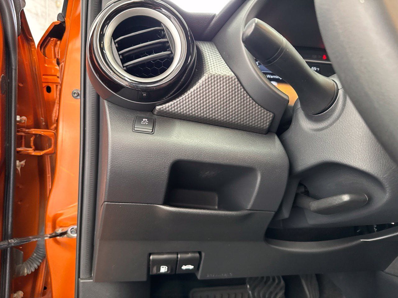 Used 2018 Nissan Kicks SV w/ Exterior Package FWD image 29