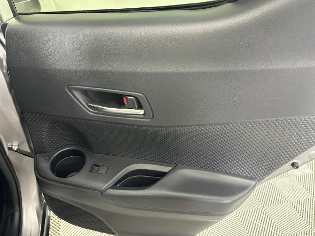 Used 2020 Toyota C-HR XLE FWD image 25