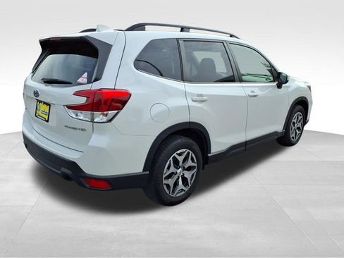 Used 2021 Subaru Forester Premium image 11