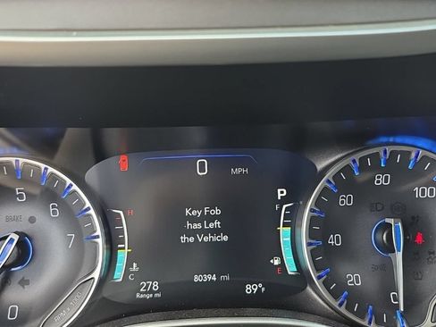 Used 2023 Chrysler Pacifica Touring-L FWD image 13