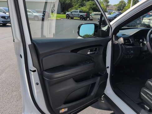 Used 2023 Honda Ridgeline Black Edition image 9