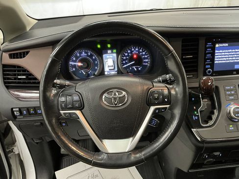 Used 2018 Toyota Sienna Limited Premium w/ Protection Package FWD image 12