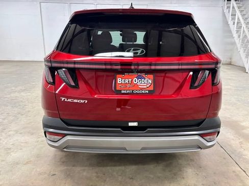 Certified 2025 Hyundai Tucson Limited FWD image 6