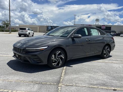 New 2025 Hyundai Elantra Limited FWD image 15
