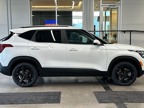 New 2026 Kia Seltos EX image 2