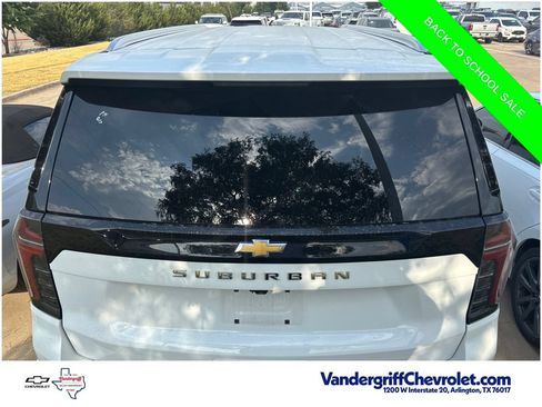 Used 2025 Chevrolet Suburban LT RWD image 8