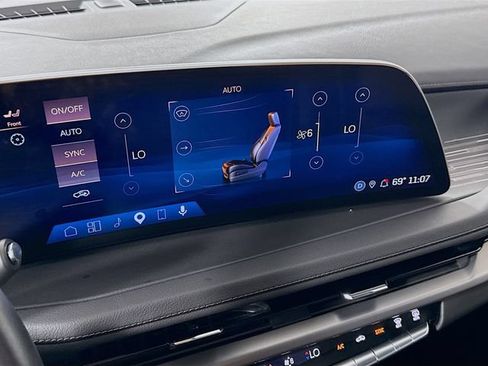 Used 2025 Cadillac XT4 Premium Luxury AWD/4WD image 36
