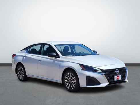 New 2025 Nissan Altima 2.5 SV image 5