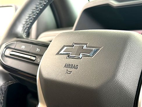 Used 2025 Chevrolet Colorado Trail Boss AWD/4WD image 30