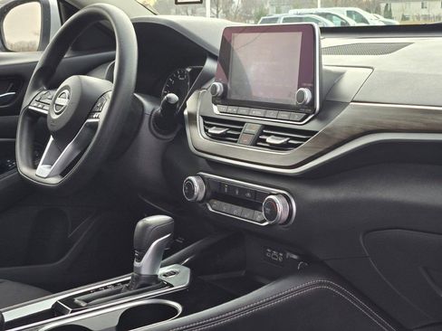 Used 2023 Nissan Altima 2.5 SV image 7