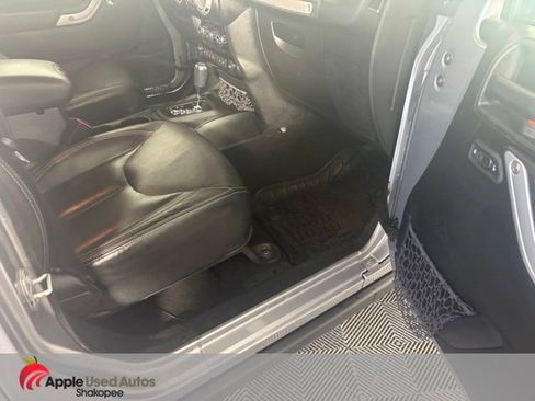 Used 2017 Jeep Wrangler Unlimited Rubicon w/ Dual Top Group AWD/4WD image 13