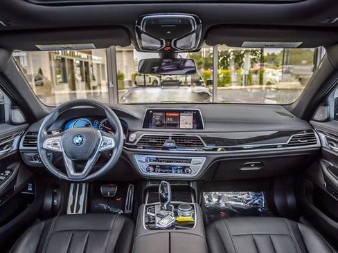 Used 2019 BMW 740i w/ M Sport Package RWD image 3