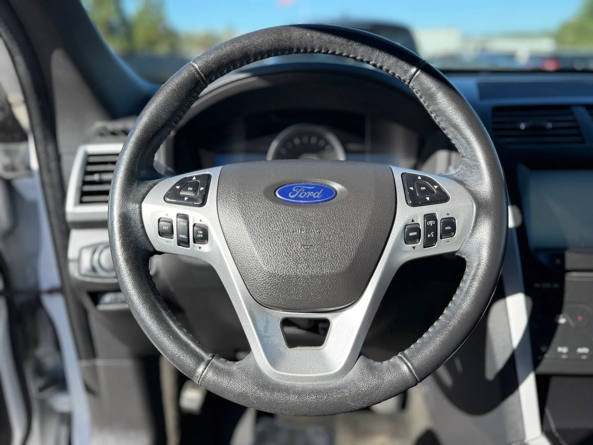 Used 2015 Ford Explorer XLT w/ Equipment Group 202B AWD/4WD image 26