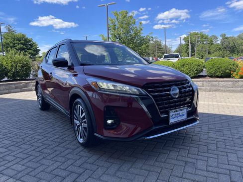 Used 2023 Nissan Kicks SR w/ SR Premium Package FWD image 7