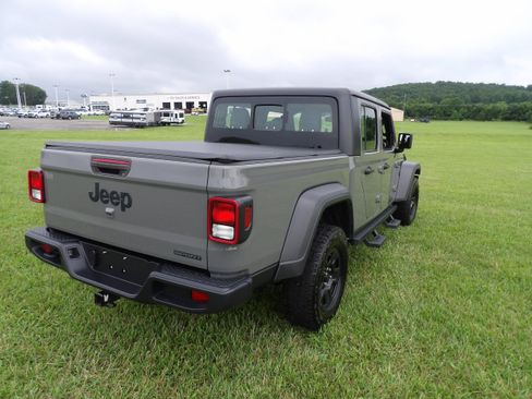 Used 2021 Jeep Gladiator Sport AWD/4WD image 7
