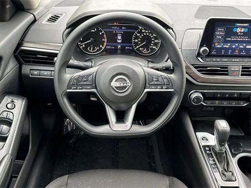 Used 2024 Nissan Altima 2.5 SV image 16