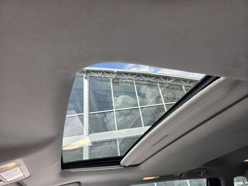 Used 2016 Toyota Highlander XLE image 17