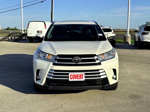 Used 2019 Toyota Highlander XLE image 3