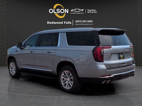 Used 2025 GMC Yukon XL Denali AWD/4WD image 3