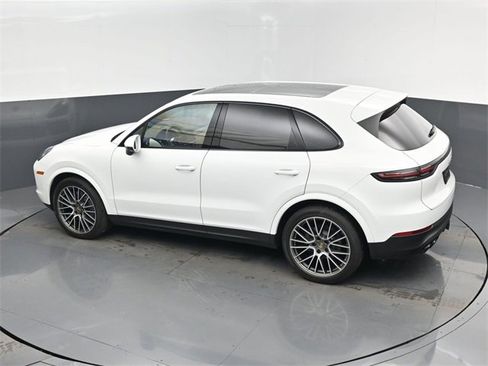 Used 2023 Porsche Cayenne S Platinum w/ Assistance Package image 53