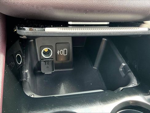 Certified 2025 Ford Explorer Platinum w/ LUX Leather Package image 32