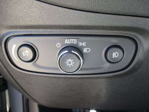 Used 2021 Chevrolet Equinox LT FWD image 26
