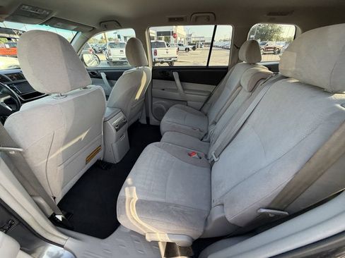 Used 2013 Toyota Highlander FWD image 12