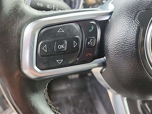 Used 2019 Jeep Wrangler Unlimited Sahara AWD/4WD image 10