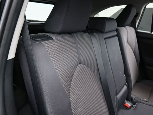 Used 2023 Toyota Highlander L image 34