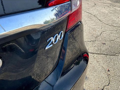 Used 2013 Chrysler 200 Limited image 6