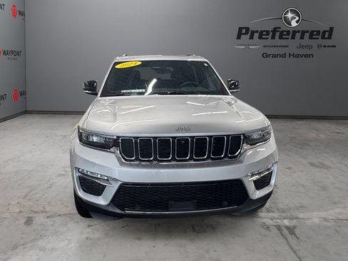 Used 2024 Jeep Grand Cherokee Limited w/ Luxury Tech Group II AWD/4WD image 11