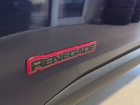 Used 2016 Jeep Renegade Trailhawk w/ Cold Weather Group AWD/4WD image 10