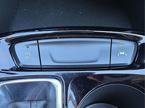 Used 2025 Chevrolet Trax LT image 18