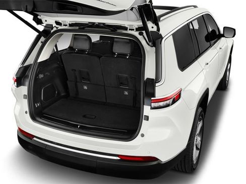 Used 2024 Jeep Grand Cherokee L Limited image 7