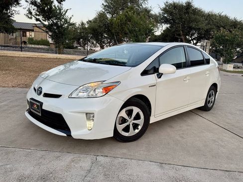 Used 2015 Toyota Prius Two FWD image 2