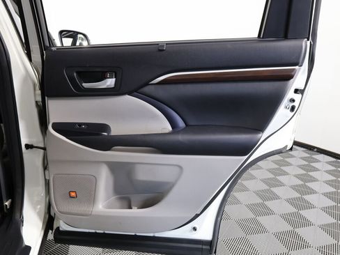 Used 2015 Toyota Highlander Limited AWD/4WD image 23