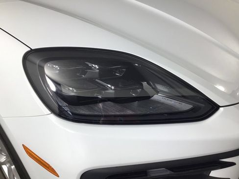Certified 2024 Porsche Cayenne AWD/4WD image 16