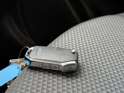 Used 2025 Kia Soul LX w/ LX Technology Package FWD image 20