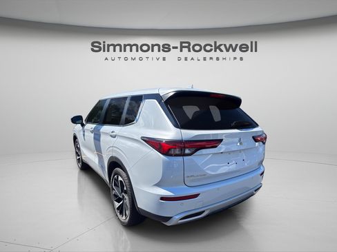 Used 2024 Mitsubishi Outlander SE AWD/4WD image 4