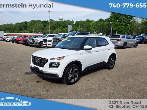 Used 2025 Hyundai Venue SEL FWD image 3
